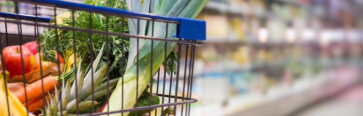 Foto de carritos de compras con verduras